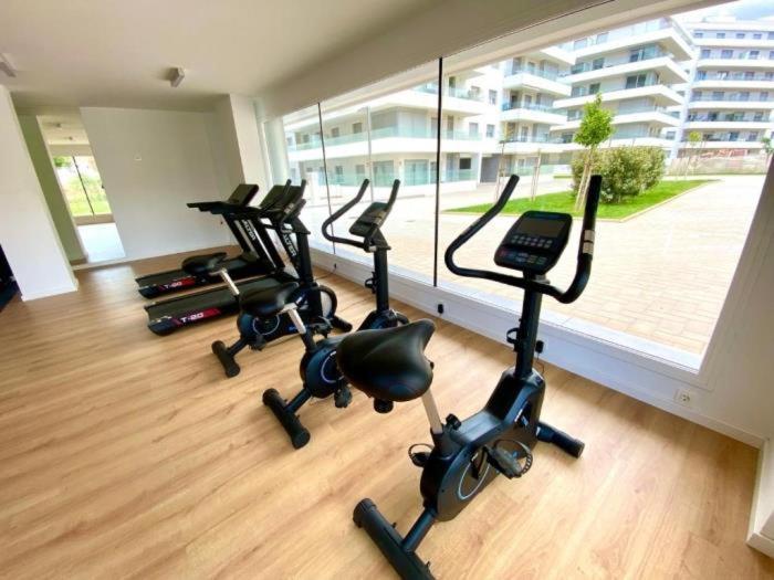 Newly Built 3 Bdrm Modern Apt W Gym, Pool, & Views Marbella Exterior photo